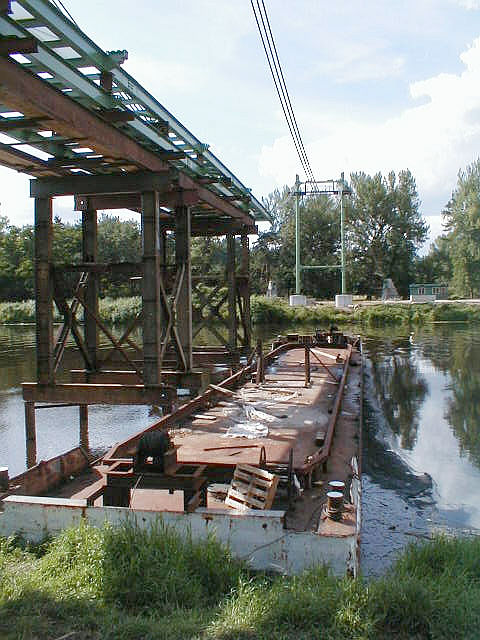 Stavba můstku přes Labe - červen 2000